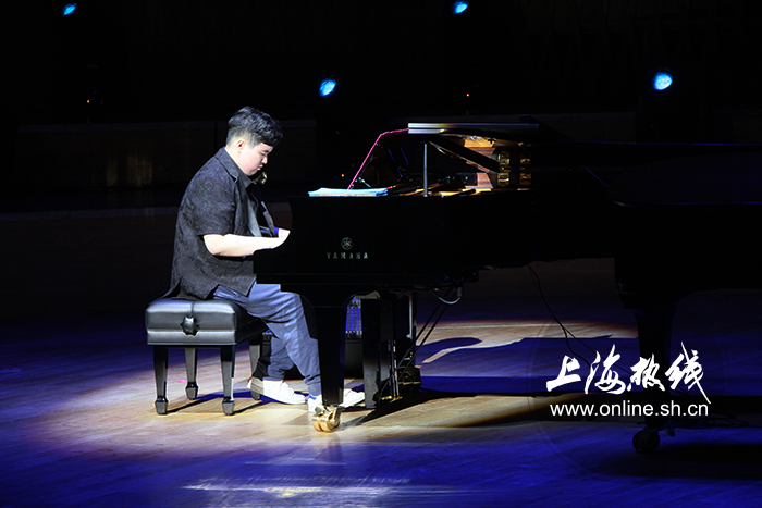 自闭症钢琴小神童在沪上举行慈善音乐会