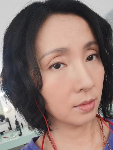 48岁陶虹素颜照皮肤细腻 眼窝凹陷严重显老态