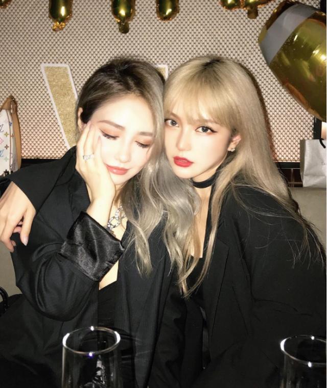 周扬青为朋友庆生夜店疯玩 闺蜜长得都一样