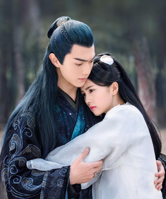 许凯情史又被扒?与前女友大量亲密照流出