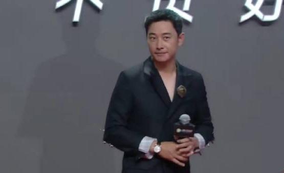 38岁罗晋罕露面老态初显,脸部发福黝黑红肿,官宣产女遭嘲别像爸