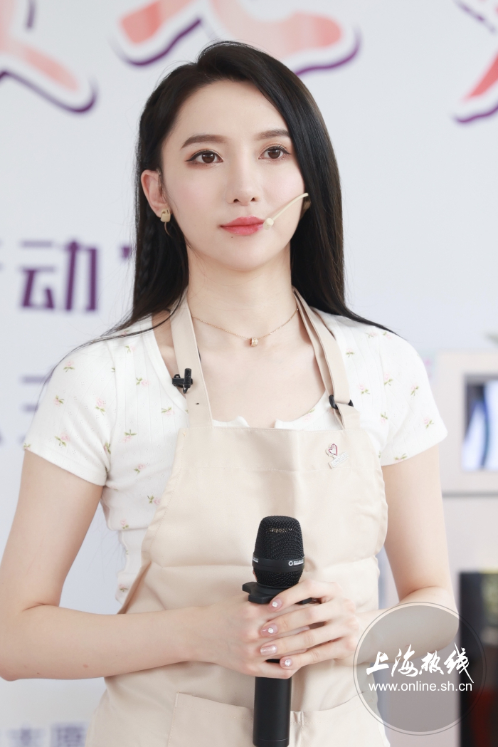 snh48陆婷七夕做巧果 和上海青年志愿者一起陪长者过节
