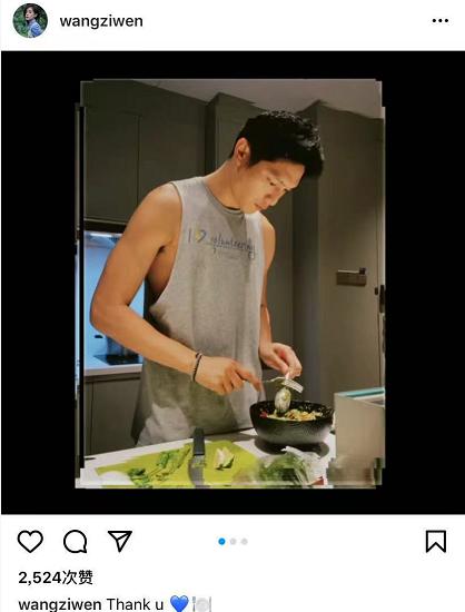 王子文与吴永恩上海餐厅约会素颜被赞又美又甜