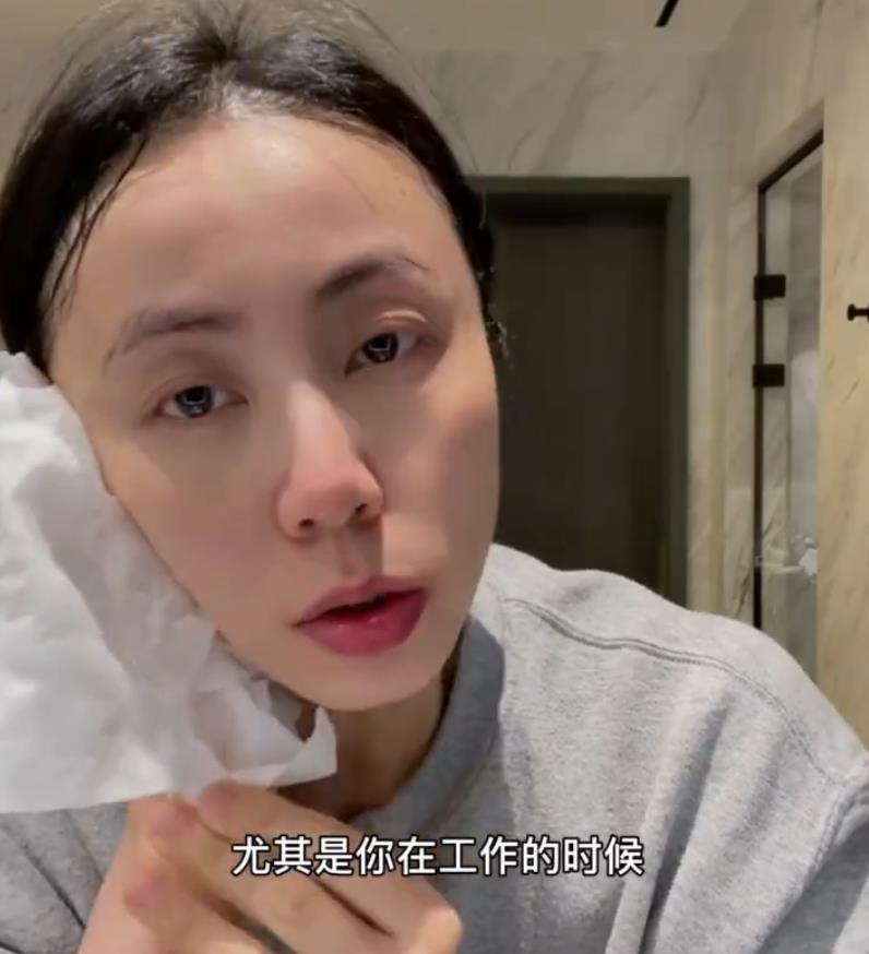 44岁孙莉在线卸妆自信素颜耐打肤色雪白无瑕疵