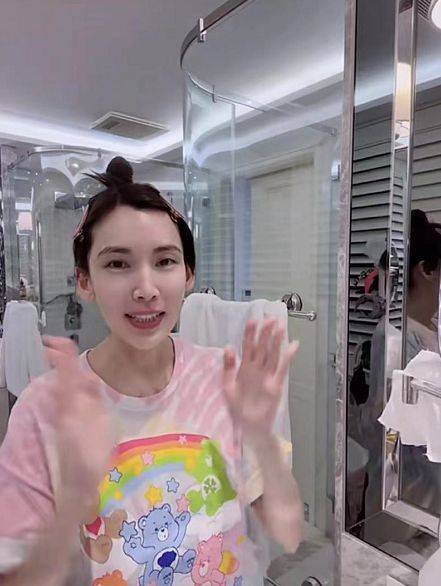 陈若仪曝林志颖最新状态自信晒素颜水嫩如少女