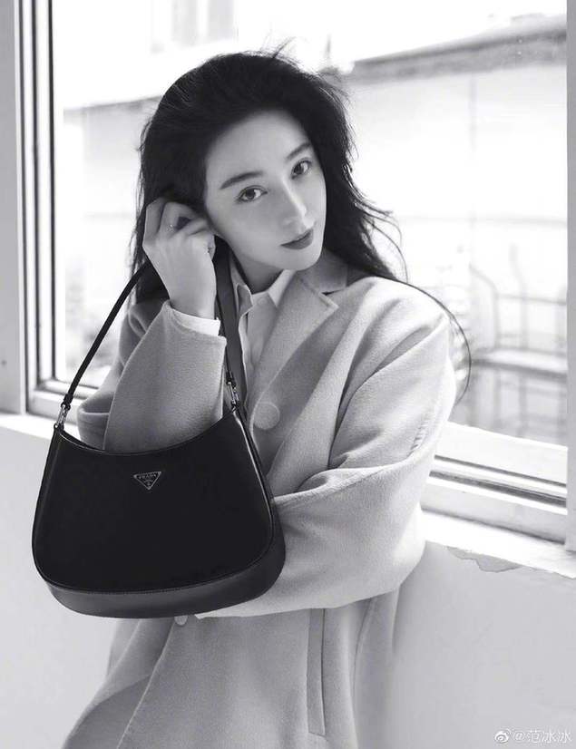 范冰冰淡妆配白衬衫气质优雅 一颦一笑都很"贵"