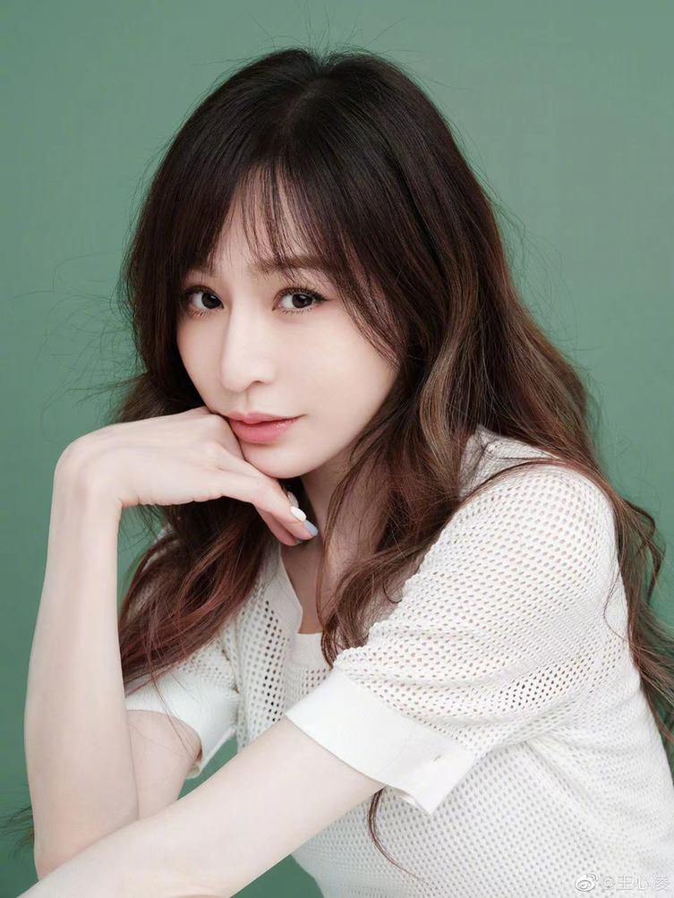 39岁王心凌疑受伤严重就诊画面曝光膝盖骨突出