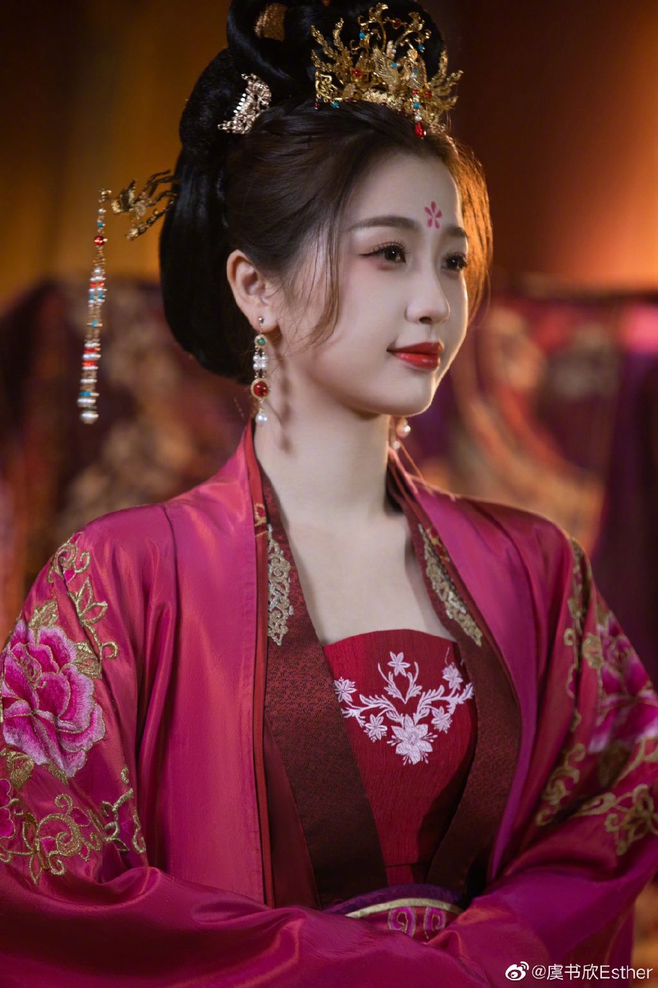 虞书欣还原唐代桃花妆 化身古代贵妃韵味十足——上海热线娱乐频道