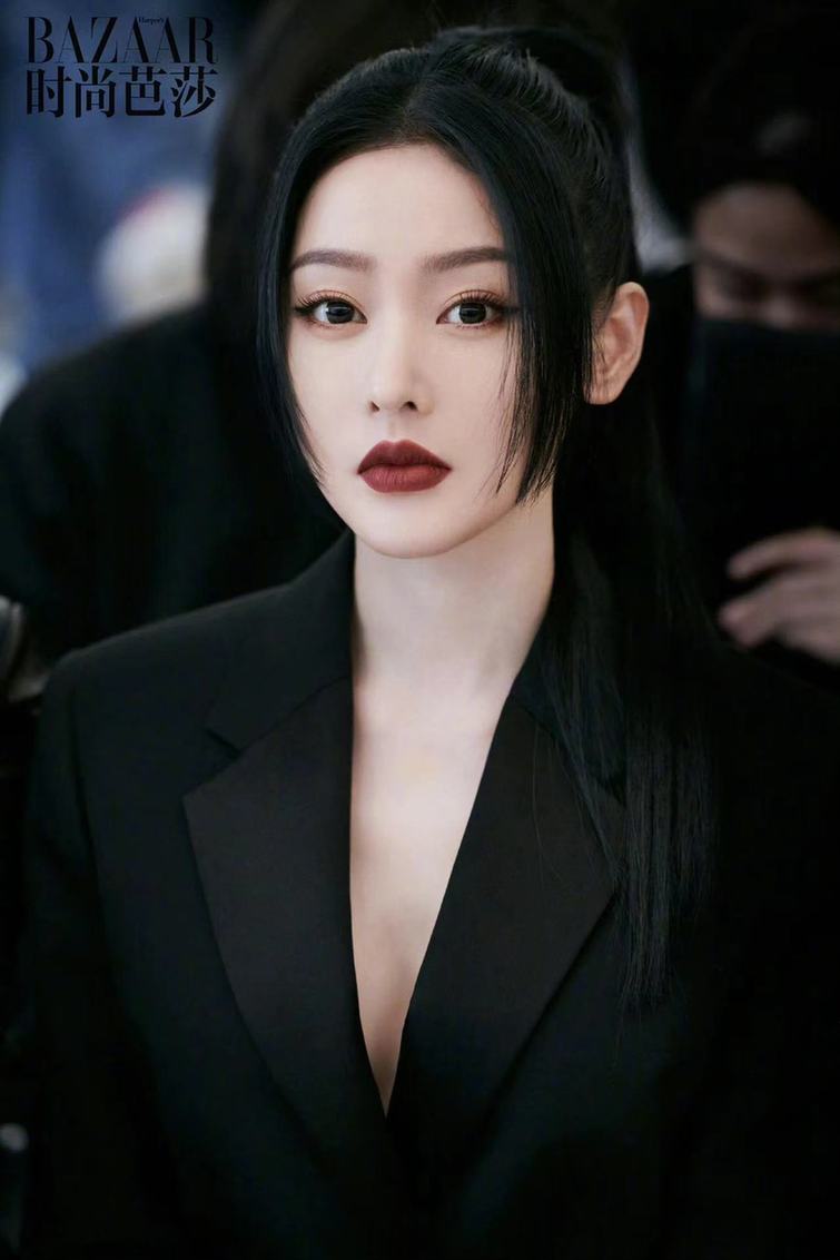 张天爱真空西装大秀曼妙身材 露事业线美得窒息——上海热线娱乐频道