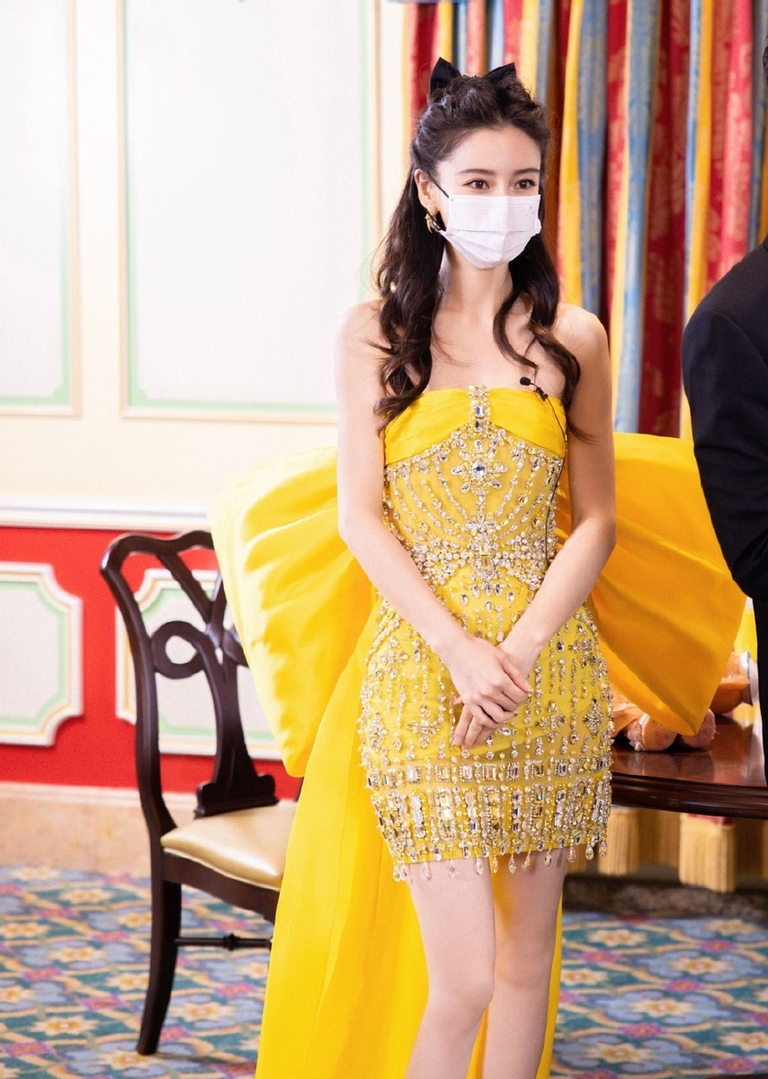 angelababy被曝新恋情 男方身型穿搭神似邓伦——上海热线娱乐频道