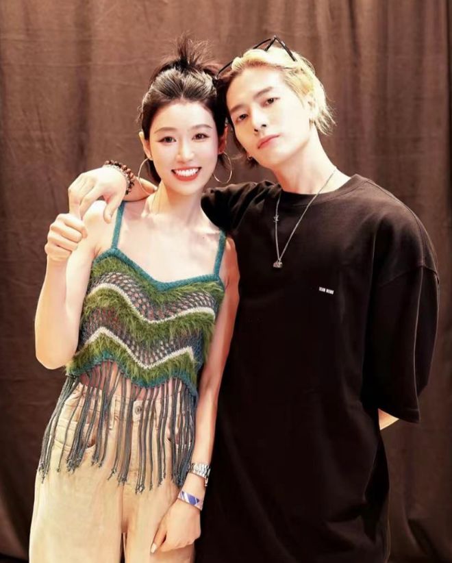 王嘉尔与已婚网红十指紧扣 曝和女粉大量亲密照——上海热线娱乐频道