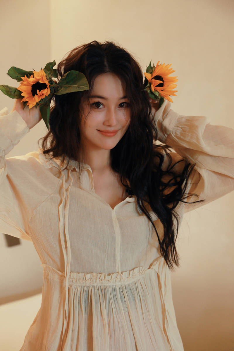 张馨予穿透视装性感热辣 身材凹凸有致无赘肉——上海热线娱乐频道