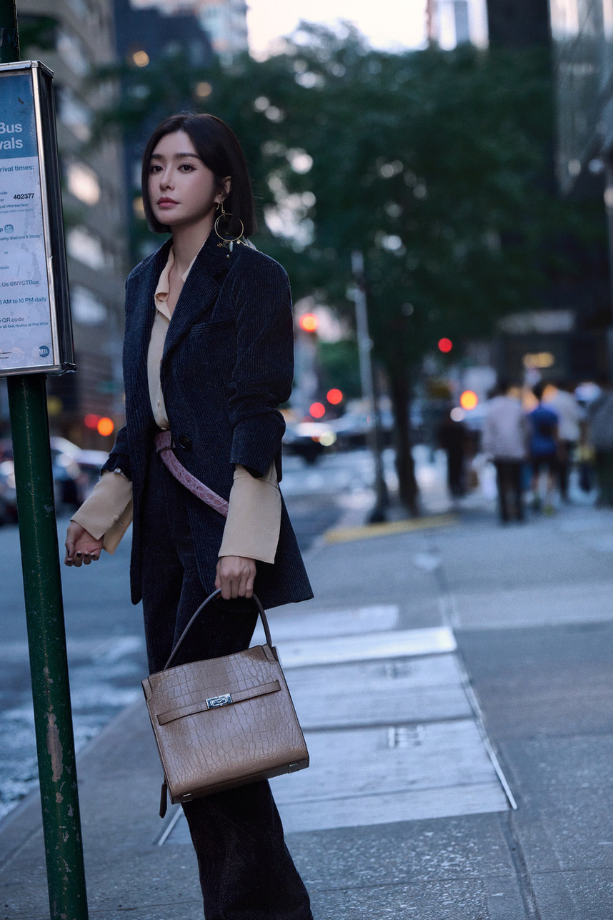 秦岚被偶遇无美颜滤镜变化大 生图暴露真实年龄——上海热线娱乐频道