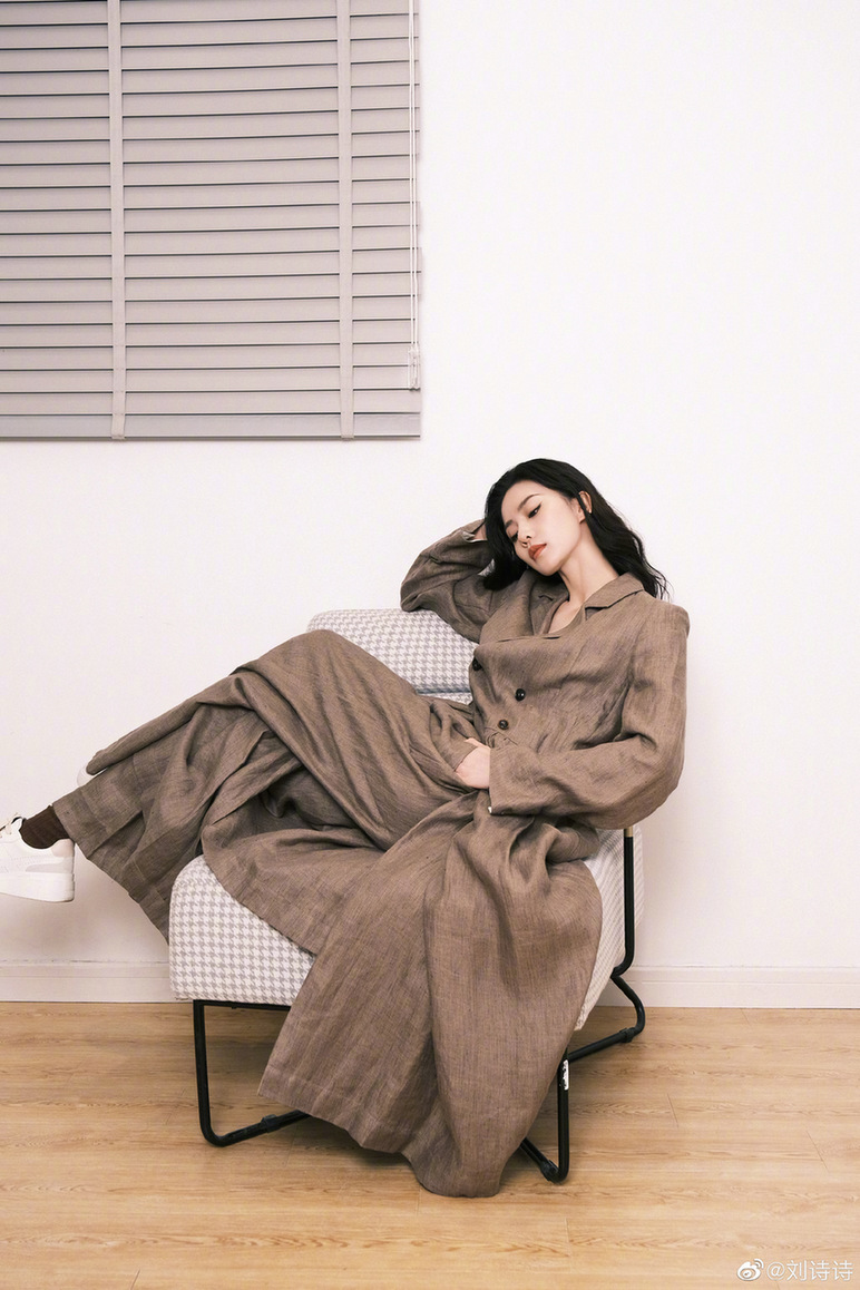 刘诗诗四月拍摄花絮曝光 轻松驾驭复古温柔风——上海热线娱乐频道