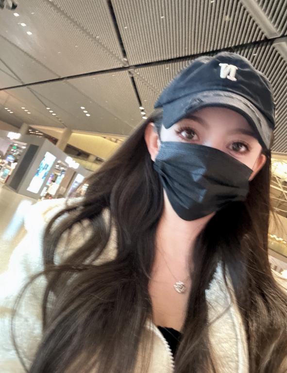 黄晓明叶珂公开互动 女方帮男友拍照祝贺获奖——上海热线娱乐频道