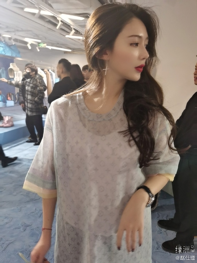 黄晓明叶珂公开互动 女方帮男友拍照祝贺获奖——上海热线娱乐频道