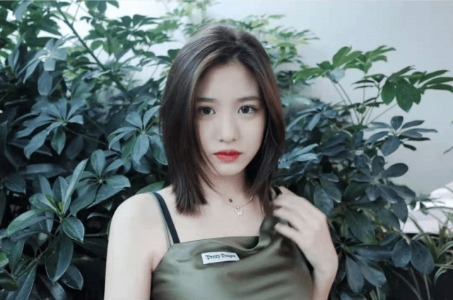 剪短发女生一般穿什么颜色 IMG0025116ac6e759318283017.png