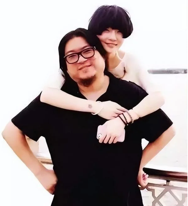 高晓松前妻晒二胎正脸 儿子皮肤白皙睫毛超长——上海热线娱乐频道