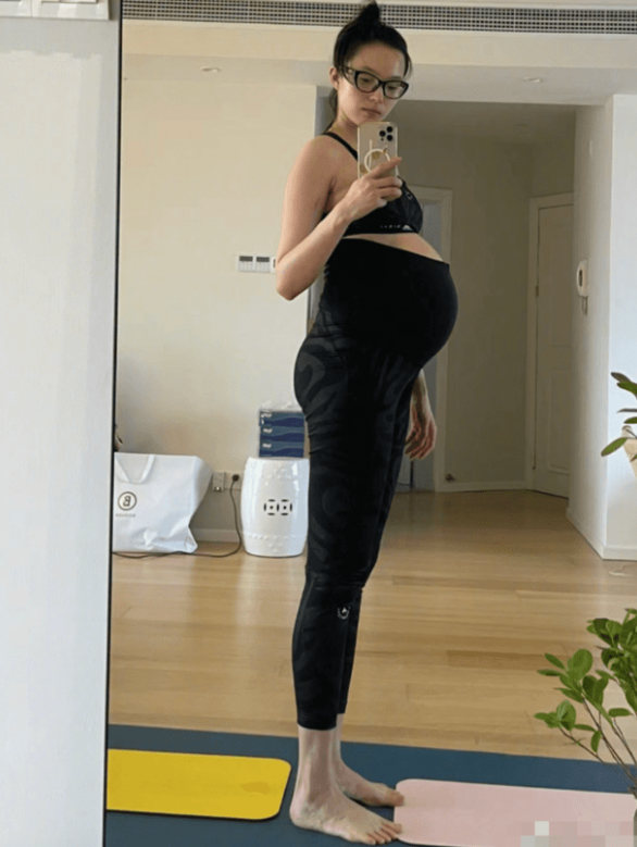 雎晓雯晒最新孕照 孕肚堪比大西瓜坚持运动自律——上海热线娱乐频道