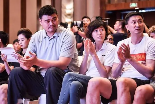 姚明祖孙三代千岛湖旅游 酒店费超万13岁女儿时髦