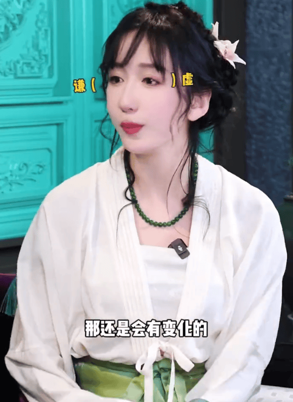 娄艺潇否认整容传闻:19岁跟30多肯定状态不一样