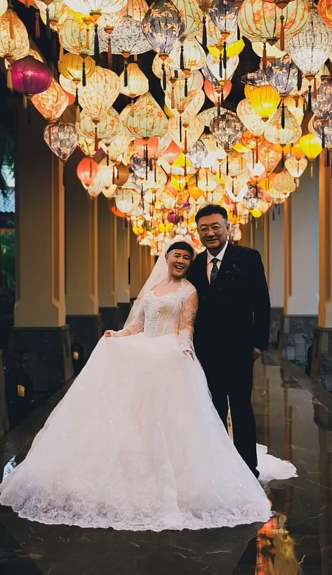 双喜临门!知名主持人晒婚纱照,网友:爱情最好的模样——上海热线娱乐频道
